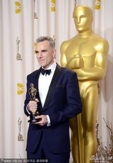 组图：丹尼尔-戴-刘易斯与梅丽尔-斯特里普合影