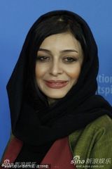 高清：《内达和西敏》亮相 莱拉-哈塔米黑衣玩神秘