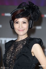 组图：吴建豪戴黑钻耳机压轴走秀 空运礼物表孝心