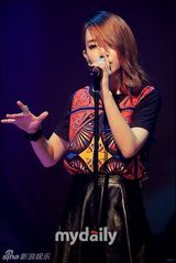 组图：尹河第2张迷你专辑《Just Listen》发布