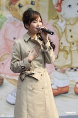 组图：金莎着春装亮相宣传新歌 回应出走海蝶