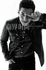 组图：严宽杂志写真曝光 彰显摩登男性气质