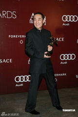 幻灯：亚洲电影大奖后台星光耀眼 获奖者喜笑颜开