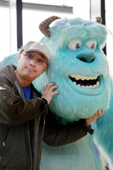 组图：《怪兽大学》徐峥走访皮克斯学配音