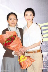 组图：《百合》献映三八节 周晓文拯救弱势群体