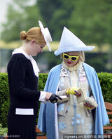 组图：英皇家赛马会女士日 奢华帽子秀愈演愈烈