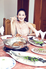 组图：曾泳醍旅行大片 高空赏景享受奇妙之旅