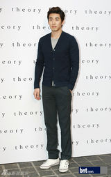 组图：少时秀英与金来沅等出席名品开业礼