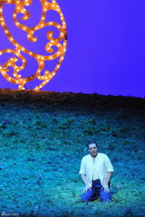 幻灯图：《爱之甘醇》首演 挑动中国观众笑的神经