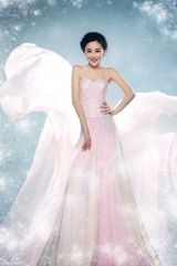 组图：周扬纯美女人写真 优雅回旋演绎裙角风云.