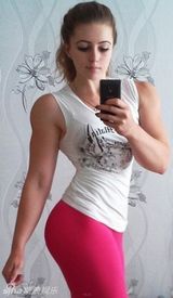 组图：俄17岁最萌女汉子走红 天使面孔猛男身材