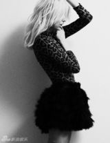 组图：超模卡洛琳-温伯格暮光中拍写真慵懒性感