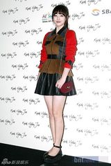 组图：朴寒星洪秀雅徐仁英等众星时尚亮相服装秀