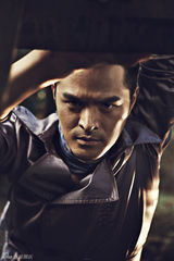 组图：边原秋冬写真风衣上身 塑造高品位男人