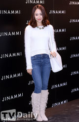 组图：苏怡贤李素妍金敏贞出席时尚品牌活动