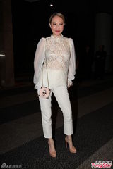 组图：刘嘉玲关之琳朝圣拉丁歌王 梁咏琪捧场