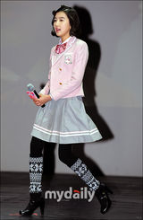 组图：东浩金秀妍等出席新剧《realschool》记者会