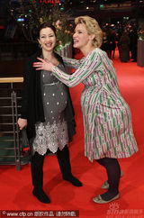 幻灯图集：《捉刀手》首映 准妈妈助阵布鲁斯南