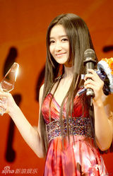 幻灯图：赵卓娜韩国写真曝光 奖项是最大鼓励