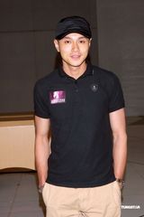 幻灯图：郑嘉颖不出席戴思聪丧礼 黄浩然否认靠太太 