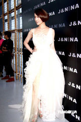 组图：蔡淑臻化身花神 身材曼妙分享走秀感受