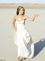 高清组图：詹妮弗-安妮斯顿真空装沙漠拍写真