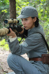 组图：红色大戏《神枪》杀青 贾青演绎多重身份