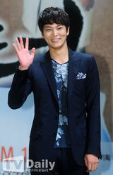 组图：朱元文彩媛新剧《Good Doctor》发布