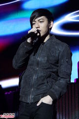 组图：林宥嘉张悬白色时尚音乐节开唱