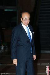 组图：晶刚香港婚宴 李嘉诚满面笑容出席婚宴