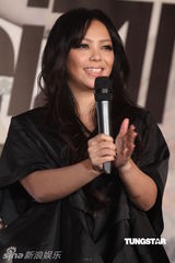 组图：张惠妹为巡演造势 时尚黑装亮相派头十足