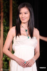 组图：林熙蕾产后走秀身材窈窕 称老公比女儿更重要