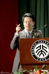 高清图：张梓琳主持学术慈善活动 分享工作心路历程