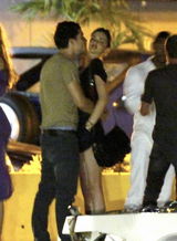 高清组图：奥兰多-布鲁姆和女友米兰达甜蜜过新年