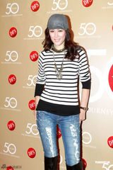 组图：刘烨酷帅造型牵手李小冉 潮妈琦琦秀性感