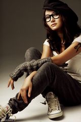 高清组图：爱戴新专辑全新写真 唱出都市寂寞流行病