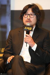 高清组图：金秀贤金慧秀牵手造势全智贤露背抢镜