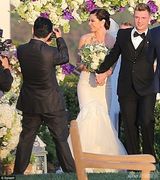 组图：34岁后街男孩卡特与未婚妻完婚 现场拥吻