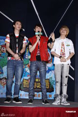 组图：JPM携机器猫做公益 第二张大碟筹备中