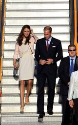 组图：英国凯特王妃频频亮相 偏爱优雅装扮