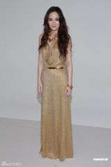 组图：陈乔恩露背礼服秀美背 不惧做剩女