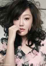 组图：薛佳凝初夏写真绽放轻熟女风情