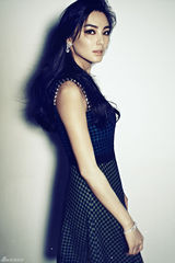 组图：张雨绮时尚大片大展笑容 光晕中展现独特美感