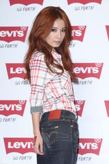 组图：吴尊秀健硕身材否认已婚 田馥甄展露性感曲线