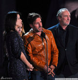 组图：卡梅隆诺兰齐聚尖叫奖 舞台焚人触目惊心