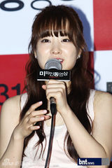 组图：朴宝英江星等出席新片《不明影像》首映会