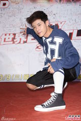 组图：敖犬尬舞宝刀未老 气喘自嘲人老变退步