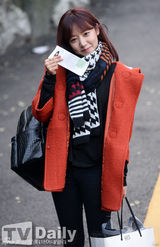 组图：众韩爱豆自信赴高考 SJ河智苑应援