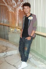 组图：黄日华为欧洲杯庆功 李克勤梁荣忠同贺