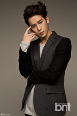 高清组图：韩星朴基雄拍写真 雕刻外貌精致帅气